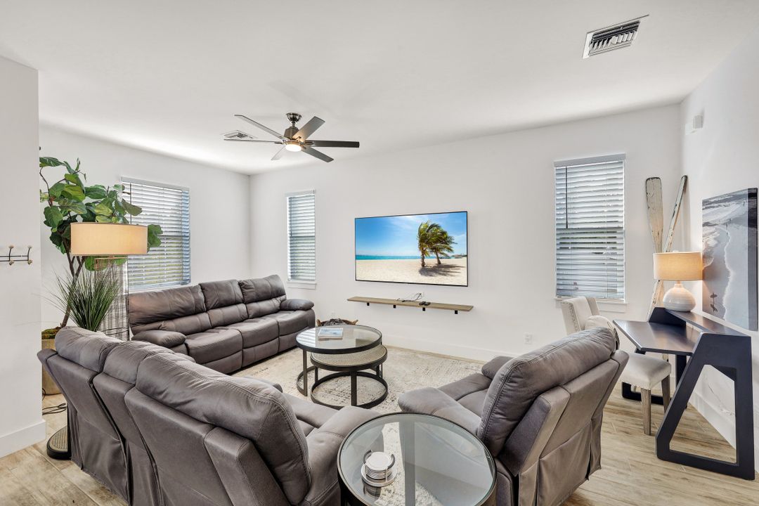 1727 Danford St, Naples, FL 34112