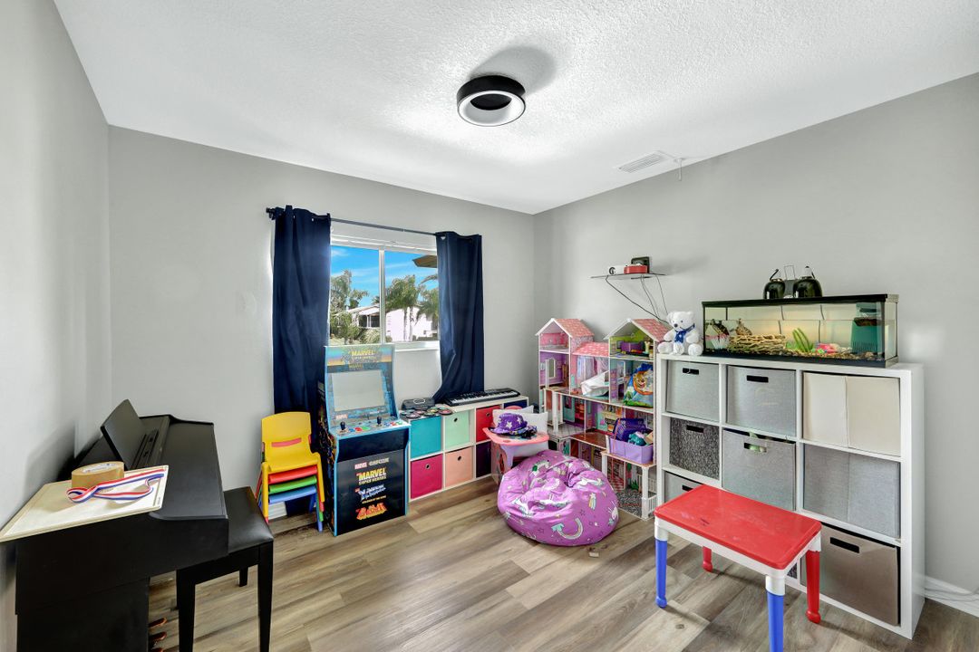 5712 Foxlake Dr APT 8 #8, North Fort Myers, FL 33917