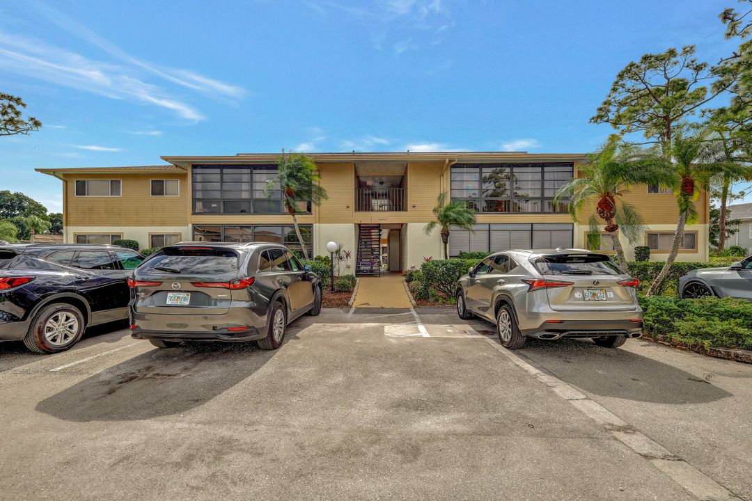 5712 Foxlake Dr APT 8 #8, North Fort Myers, FL 33917