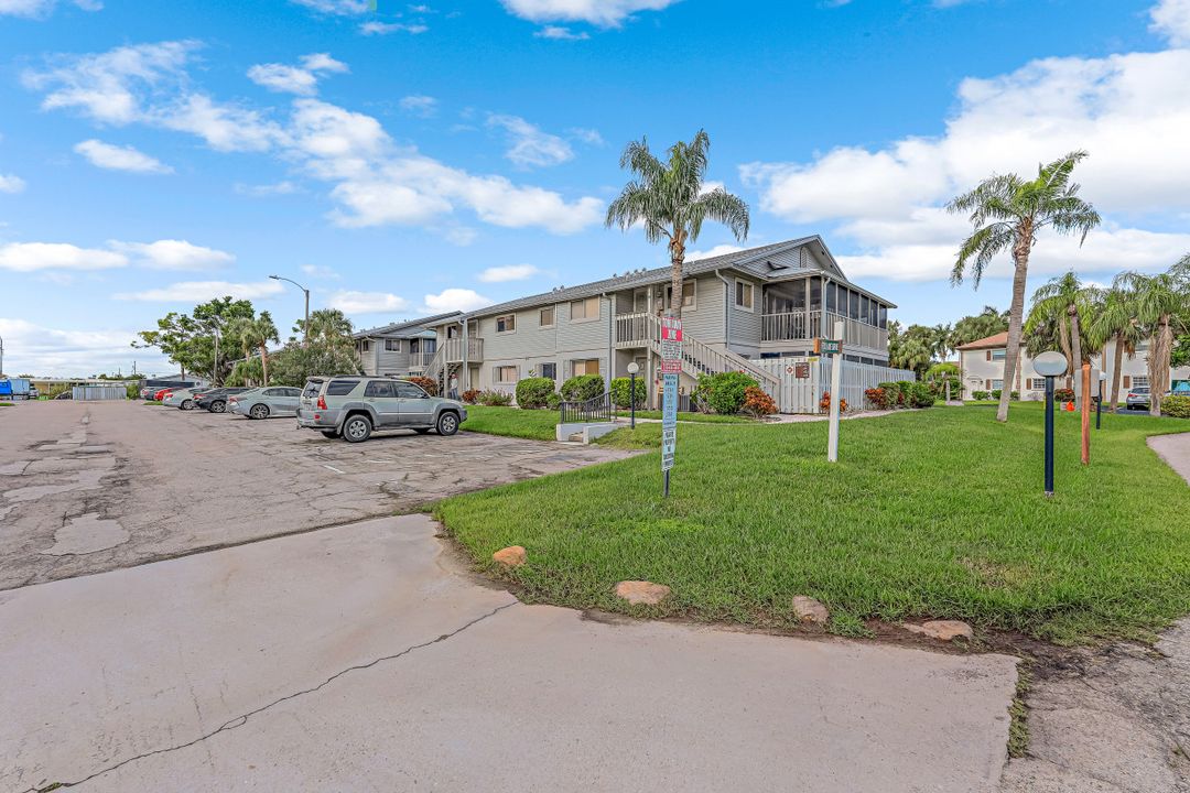 5712 Foxlake Dr APT 8 #8, North Fort Myers, FL 33917