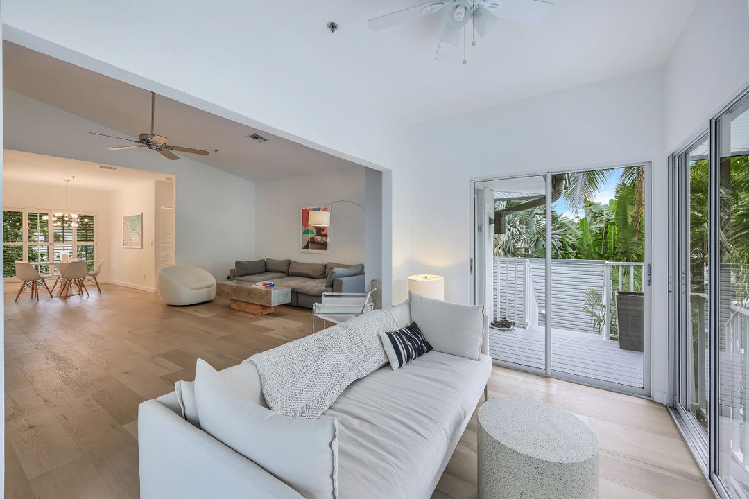 359 2nd St S, Naples, FL 34102