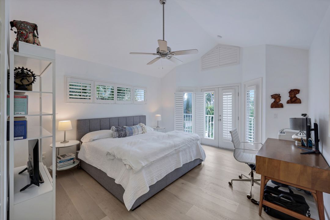 359 2nd St S, Naples, FL 34102