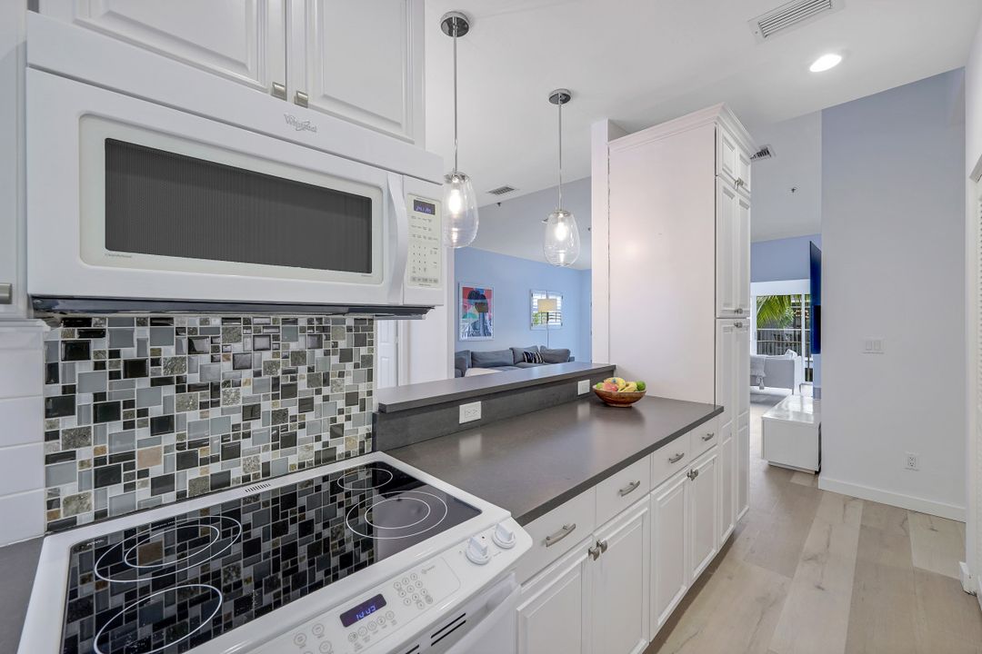 359 2nd St S, Naples, FL 34102