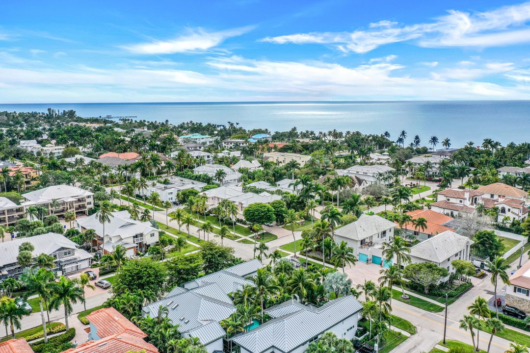 359 2nd St S, Naples, FL 34102