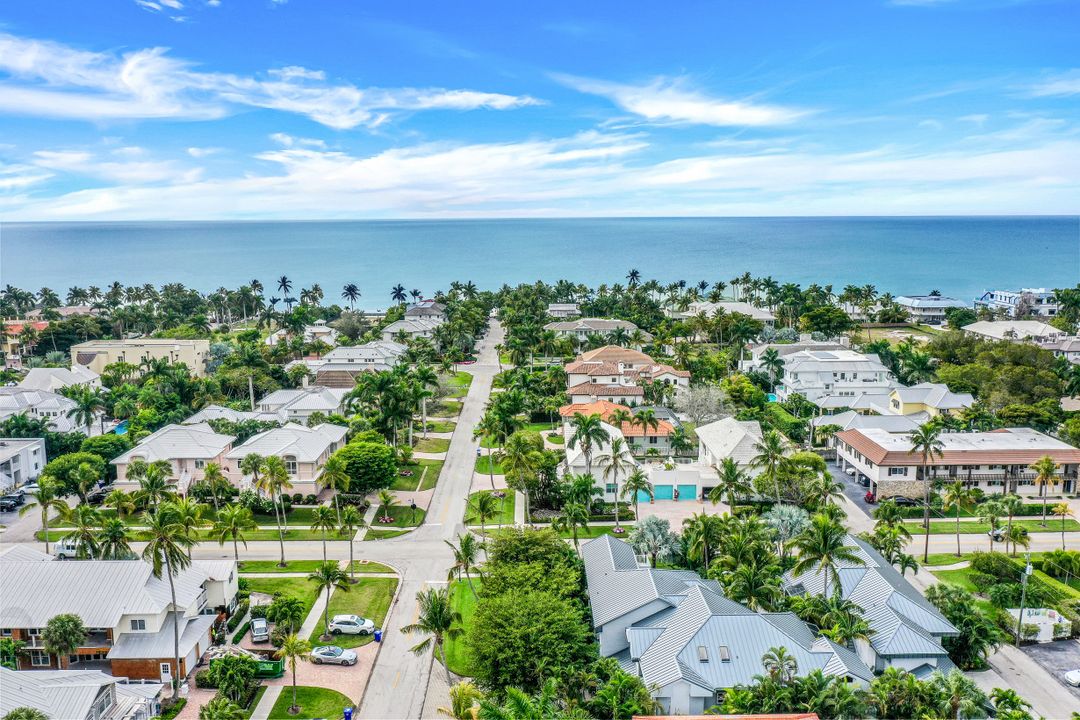 359 2nd St S, Naples, FL 34102