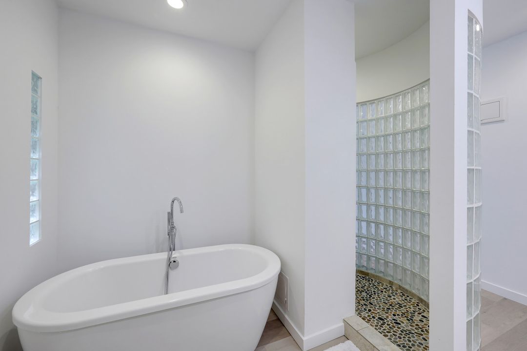 359 2nd St S, Naples, FL 34102