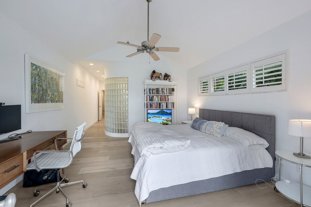 359 2nd St S, Naples, FL 34102