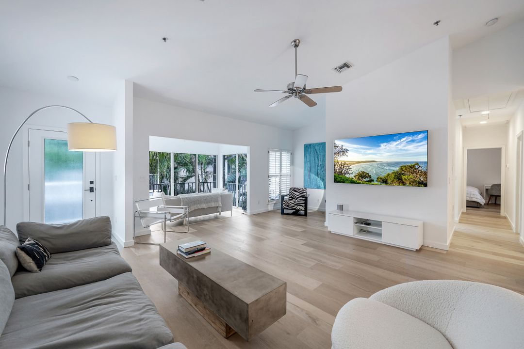 359 2nd St S, Naples, FL 34102