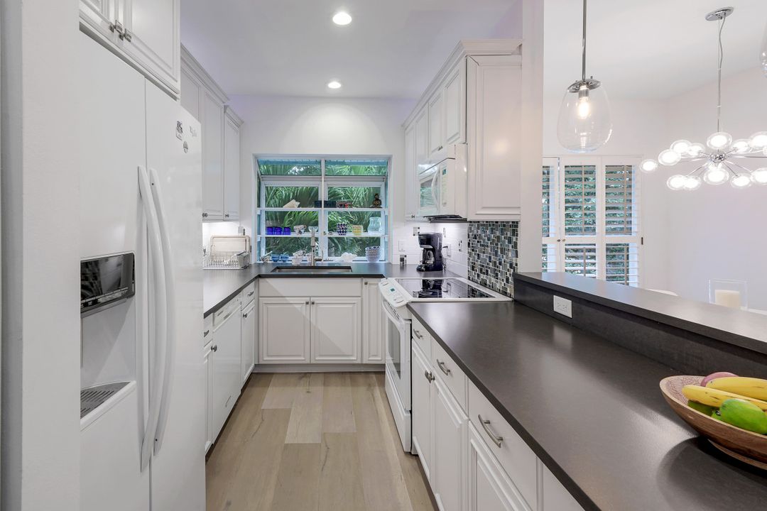 359 2nd St S, Naples, FL 34102