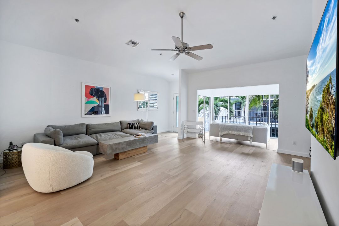 359 2nd St S, Naples, FL 34102