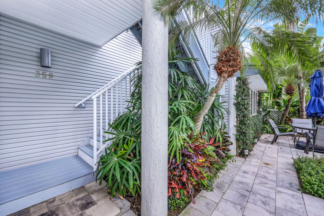 359 2nd St S, Naples, FL 34102