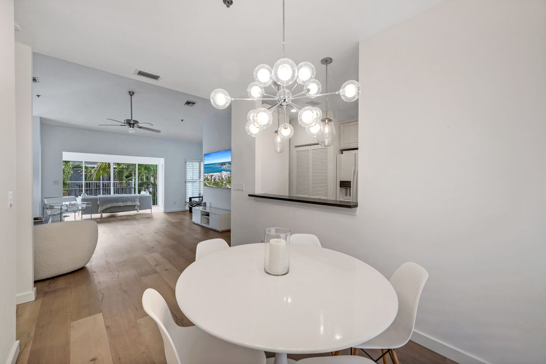 359 2nd St S, Naples, FL 34102