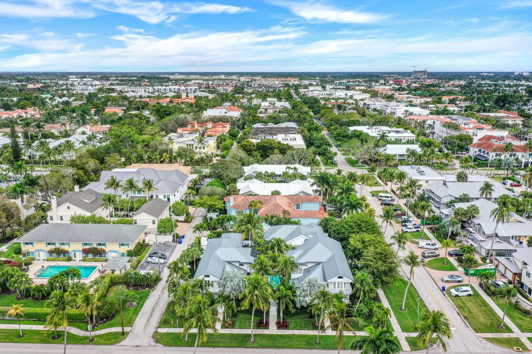 359 2nd St S, Naples, FL 34102