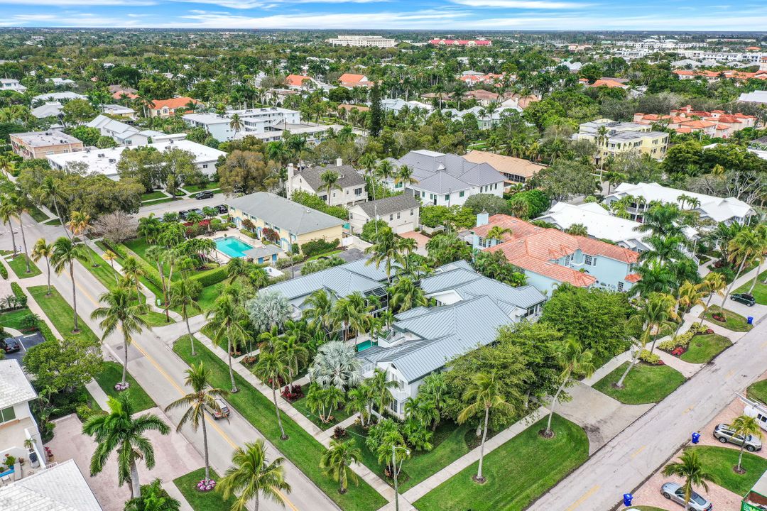 359 2nd St S, Naples, FL 34102