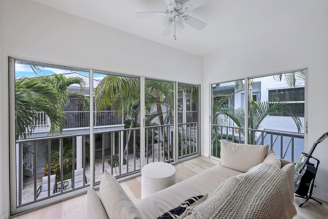 359 2nd St S, Naples, FL 34102
