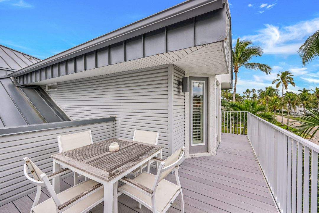 359 2nd St S, Naples, FL 34102