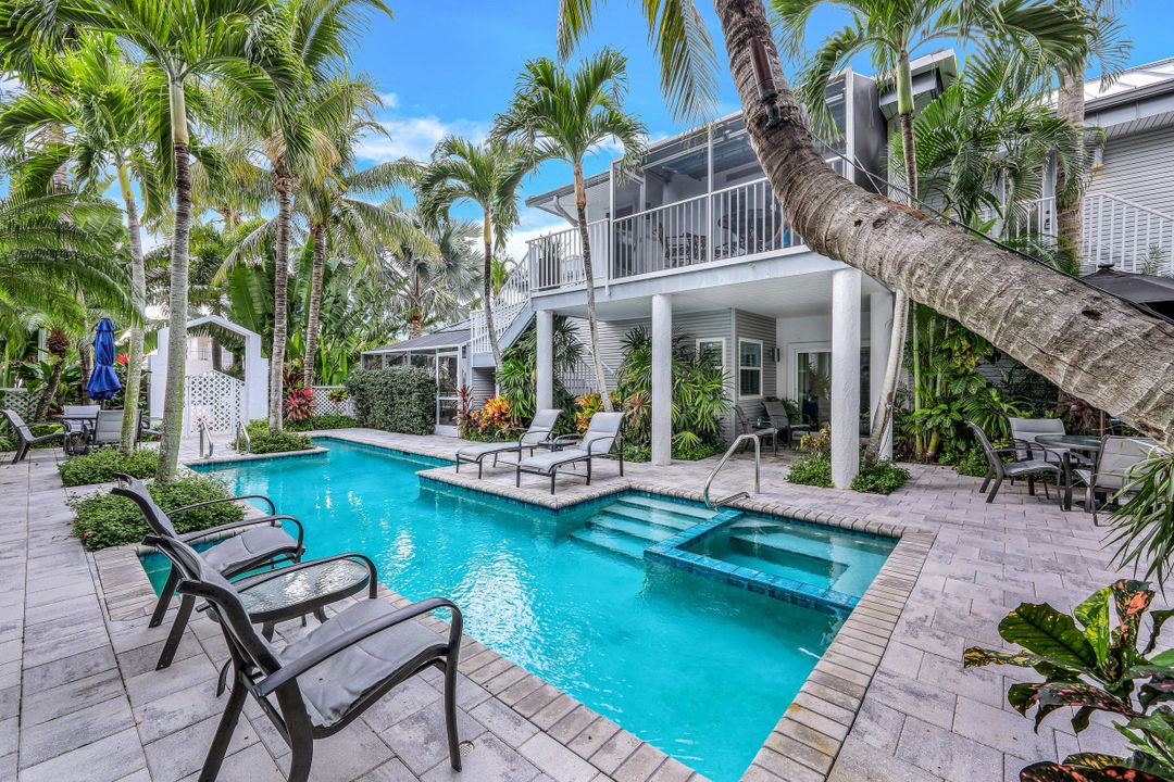 359 2nd St S, Naples, FL 34102