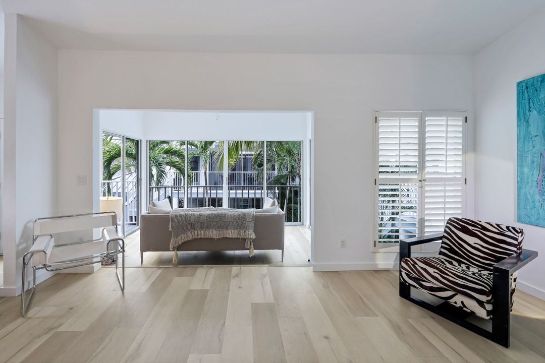 359 2nd St S, Naples, FL 34102