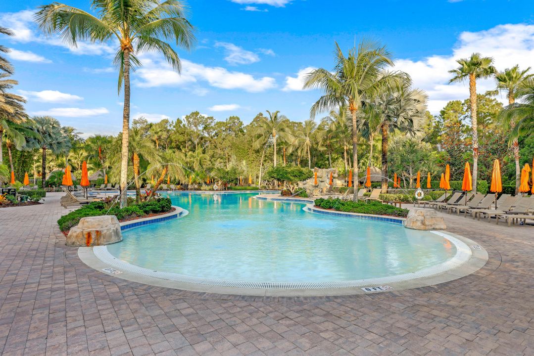 8949 Malibu St #302, Naples, FL 34113