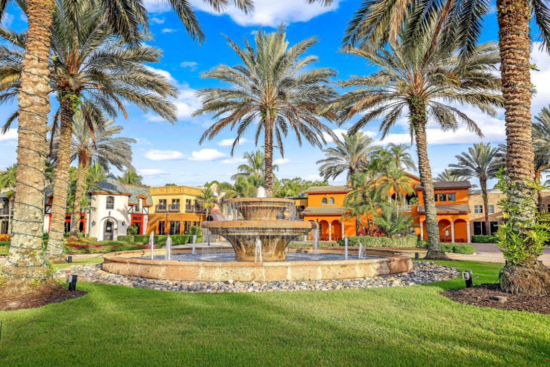 8949 Malibu St #302, Naples, FL 34113