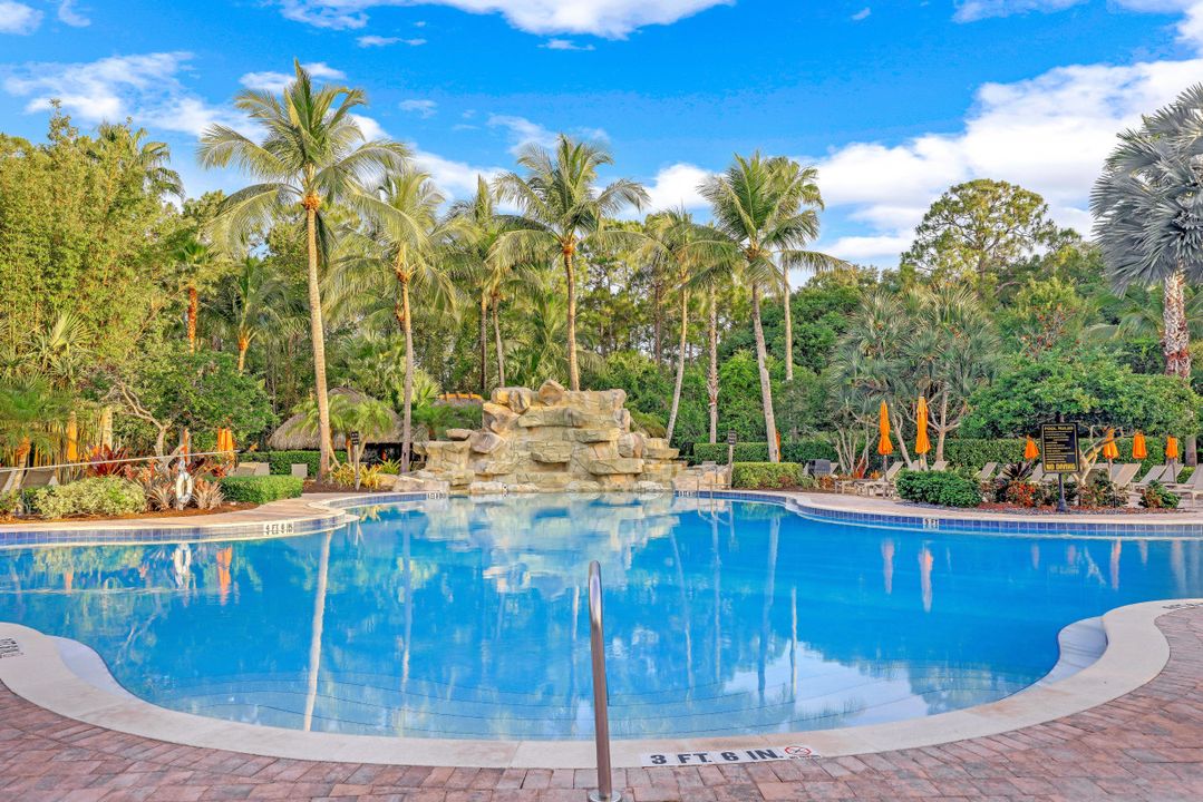 8949 Malibu St #302, Naples, FL 34113