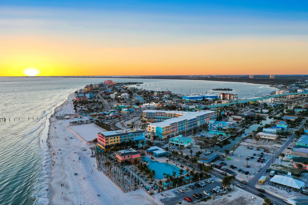 251 Crescent St, Fort Myers Beach, FL 33931