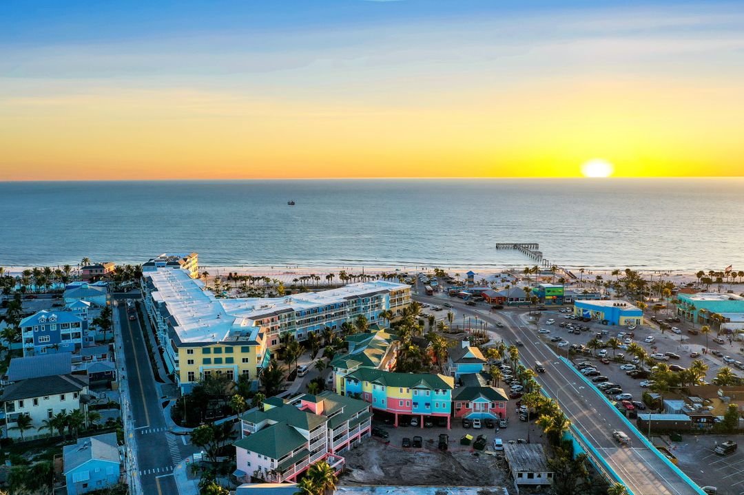 251 Crescent St, Fort Myers Beach, FL 33931