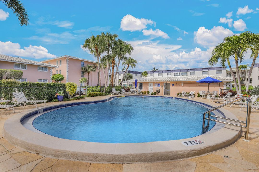 1910 Gulf Shore Blvd N #207, Naples, FL 34102
