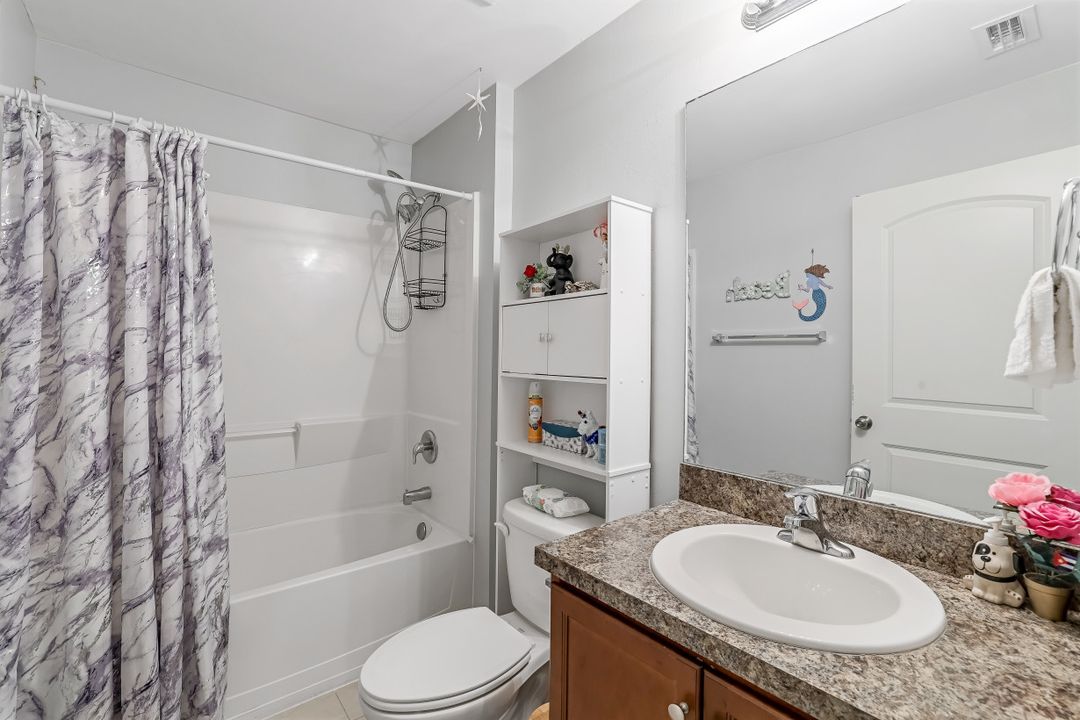 10372 Canal Brook Ln, Lehigh Acres, FL 33936