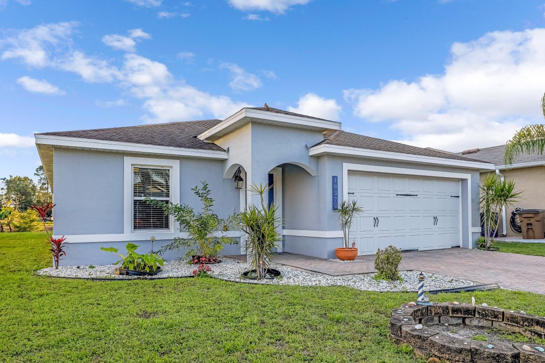 10372 Canal Brook Ln, Lehigh Acres, FL 33936
