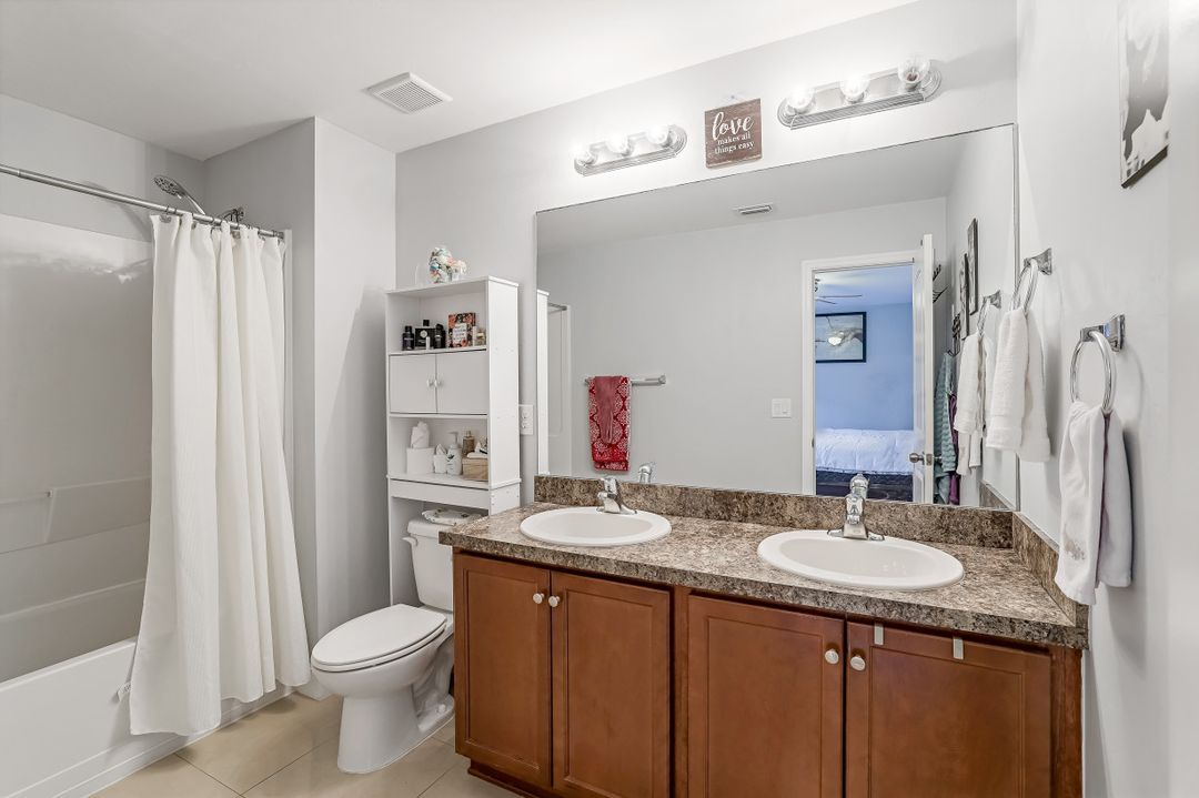 10372 Canal Brook Ln, Lehigh Acres, FL 33936