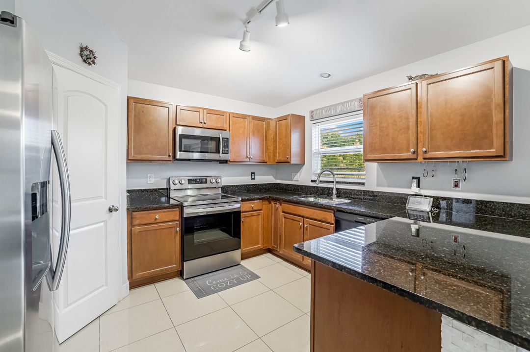 10372 Canal Brook Ln, Lehigh Acres, FL 33936