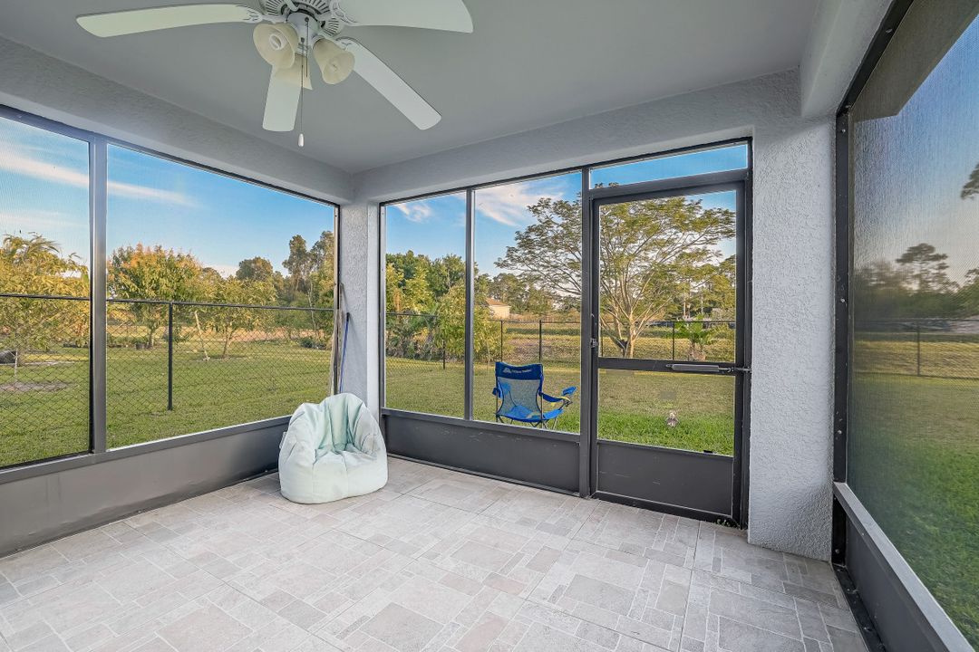 10372 Canal Brook Ln, Lehigh Acres, FL 33936