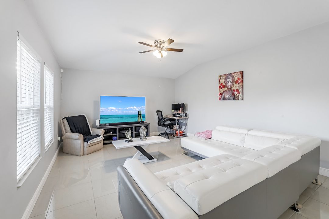 10372 Canal Brook Ln, Lehigh Acres, FL 33936
