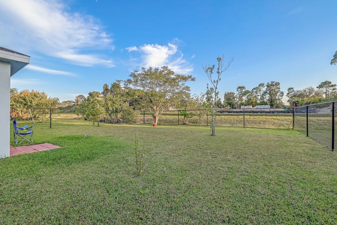 10372 Canal Brook Ln, Lehigh Acres, FL 33936