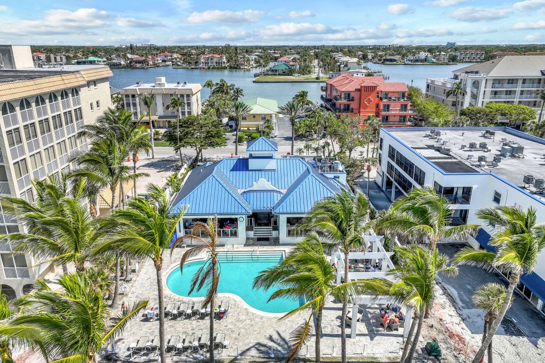 285 Grande Way #903, Naples, FL 34110