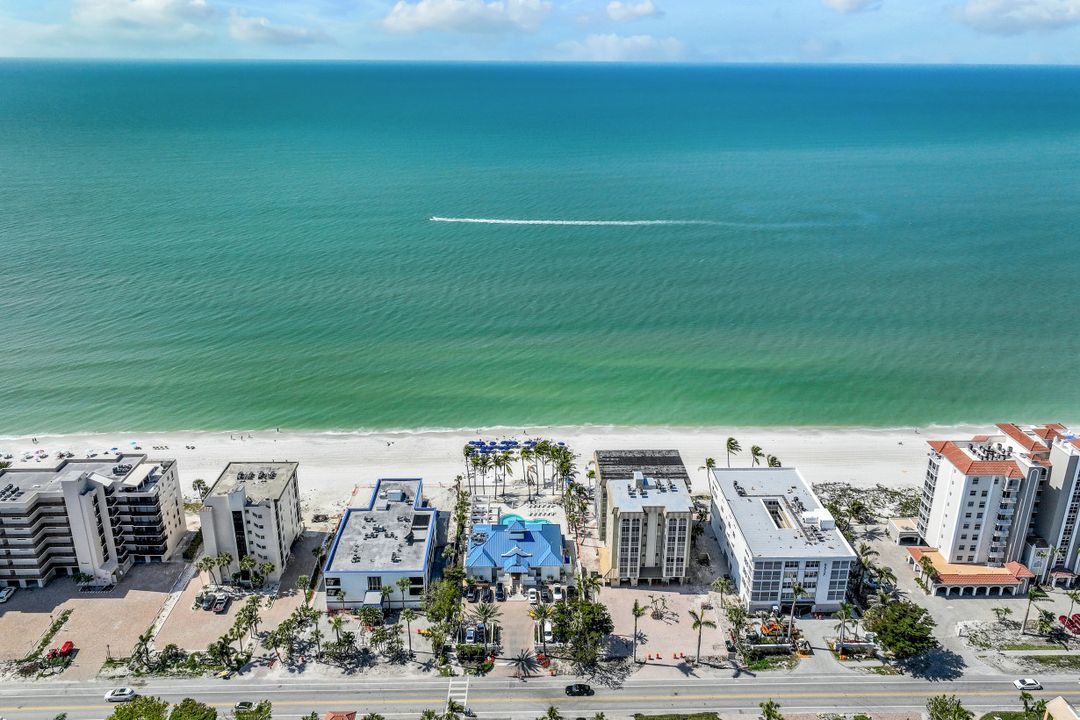 285 Grande Way #903, Naples, FL 34110