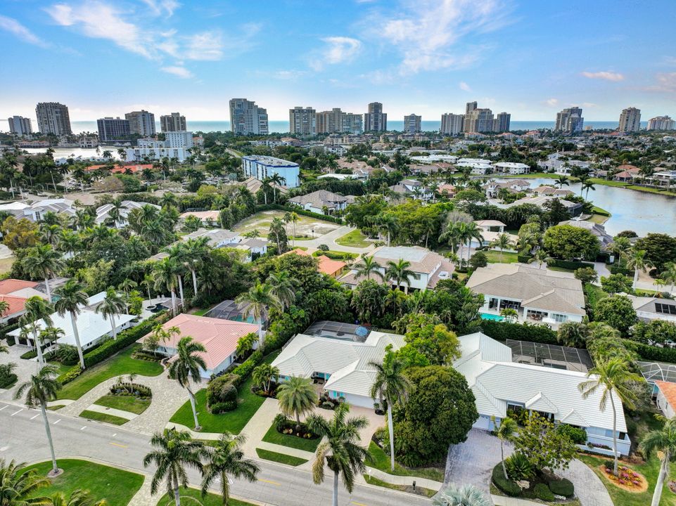 735 Old Trail Dr, Naples, FL 34103