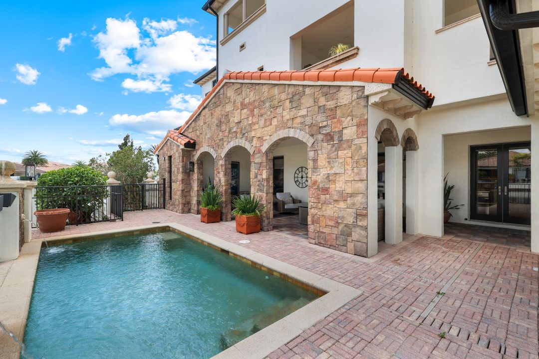 16649 Toscana Cir #805, Naples, FL 34110