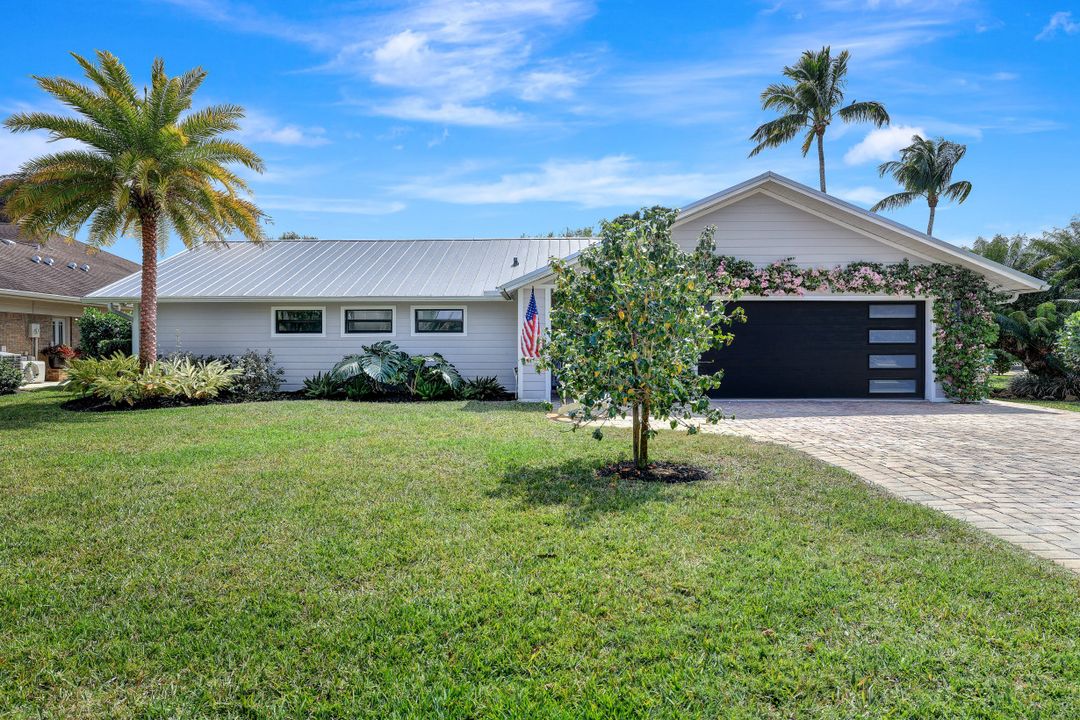 348 Country Club Ln, Naples, FL 34110
