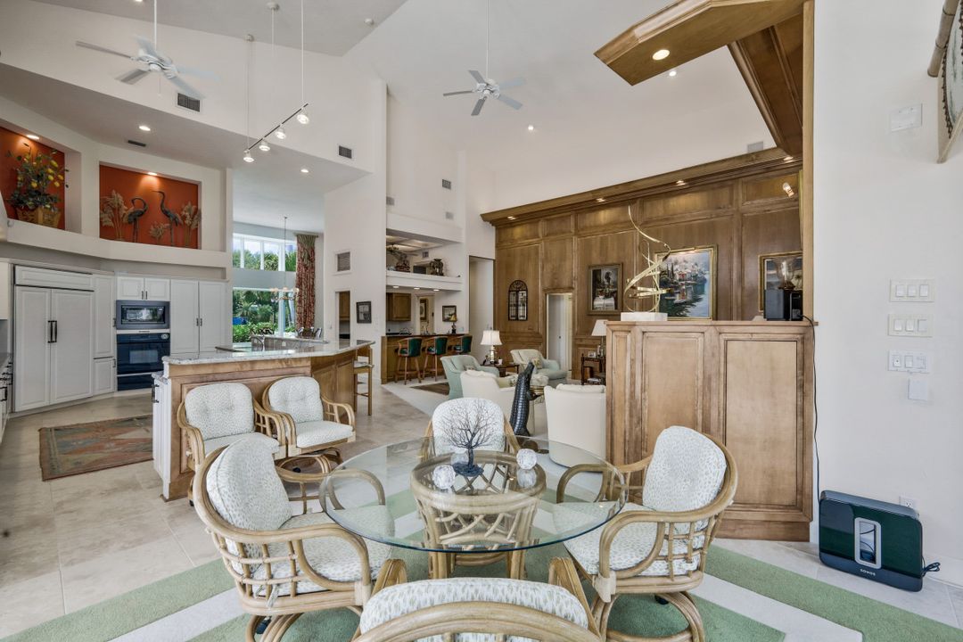 695 Ardmore Ln, Naples, FL 34108