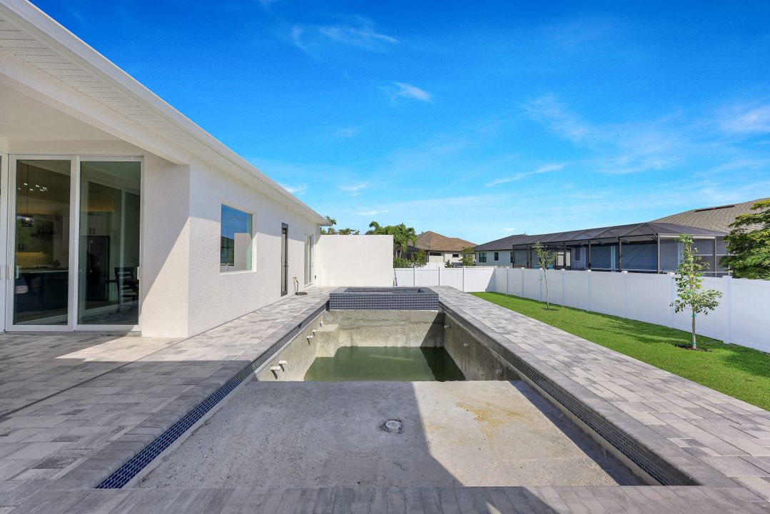 301 SW 33rd Ave, Cape Coral, FL 33991