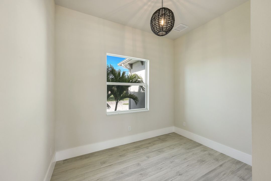 301 SW 33rd Ave, Cape Coral, FL 33991