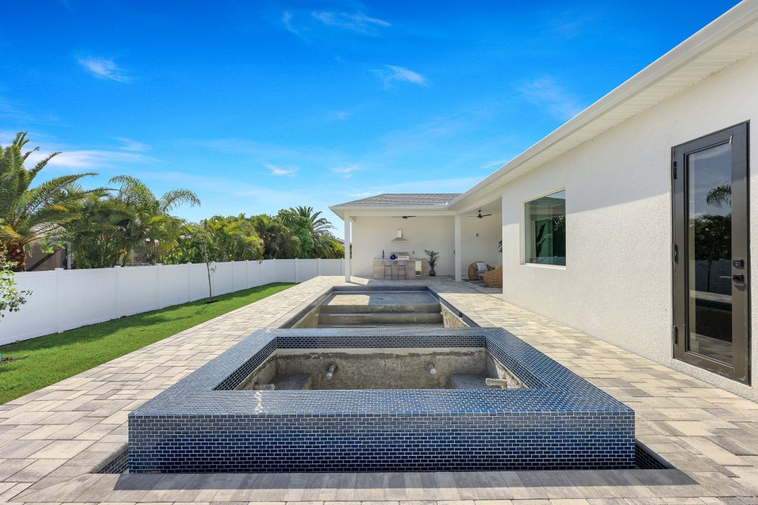 301 SW 33rd Ave, Cape Coral, FL 33991