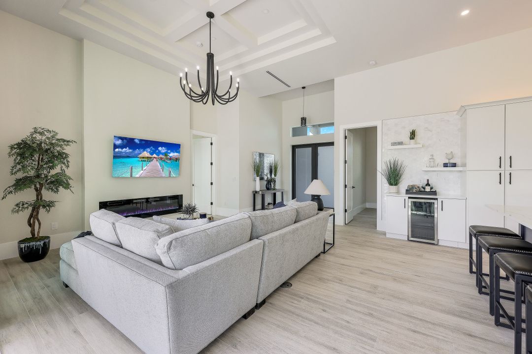 301 SW 33rd Ave, Cape Coral, FL 33991