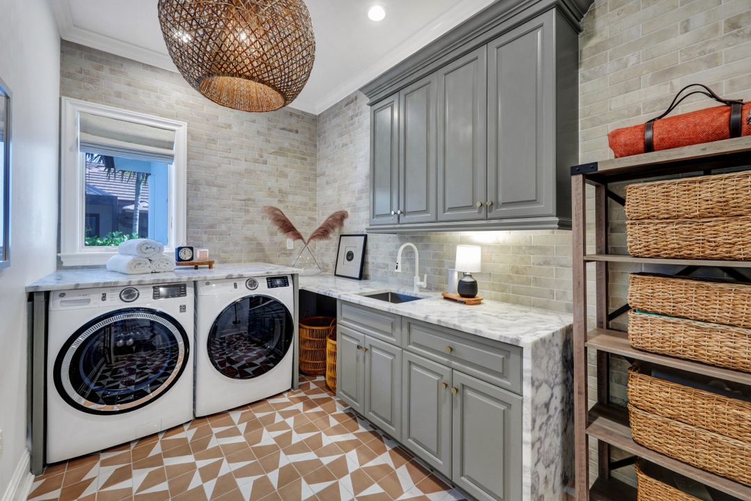 445 Putter Point Dr, Naples, FL 34103