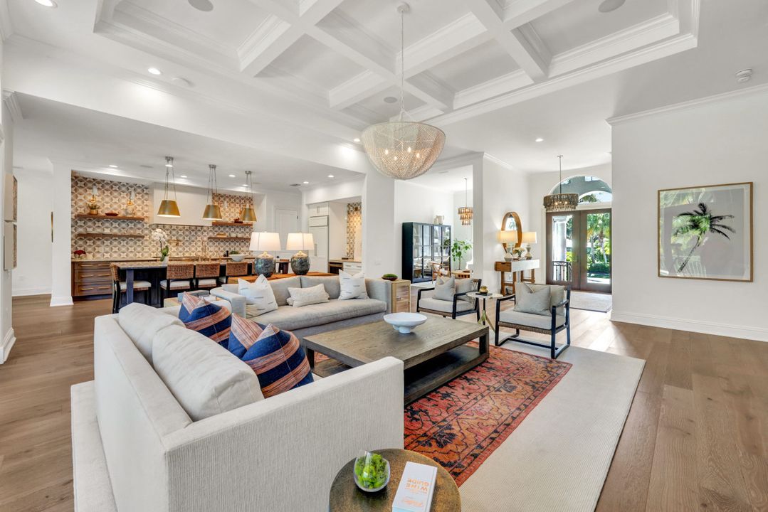 445 Putter Point Dr, Naples, FL 34103