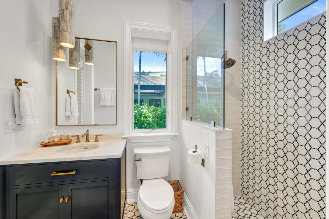 445 Putter Point Dr, Naples, FL 34103