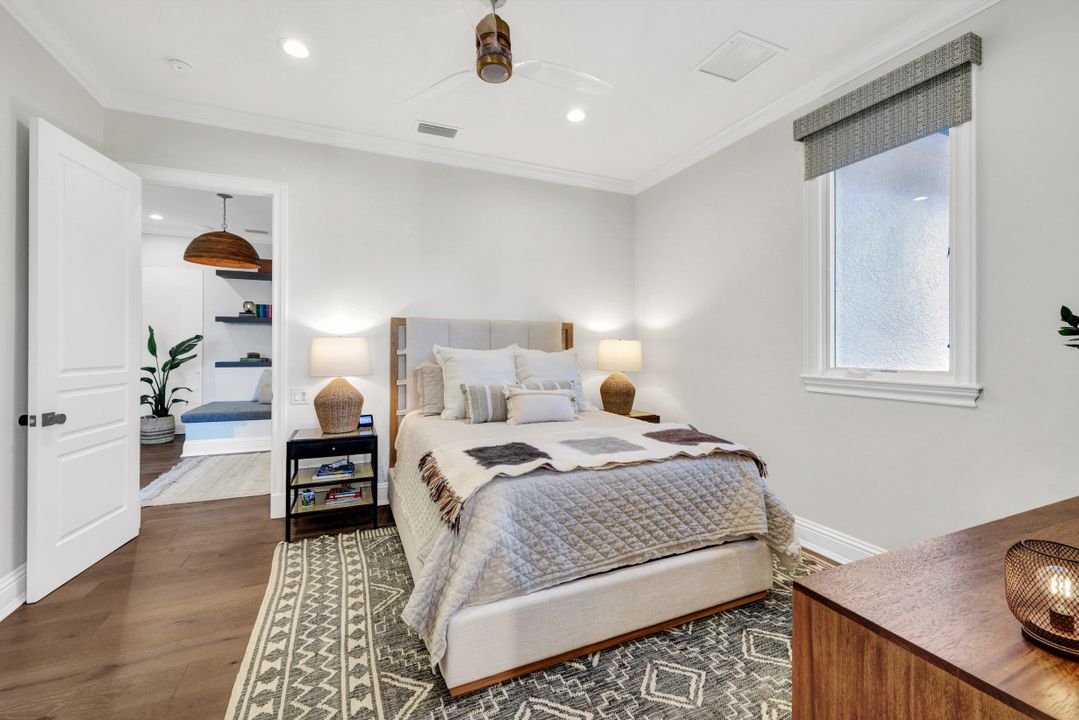 445 Putter Point Dr, Naples, FL 34103