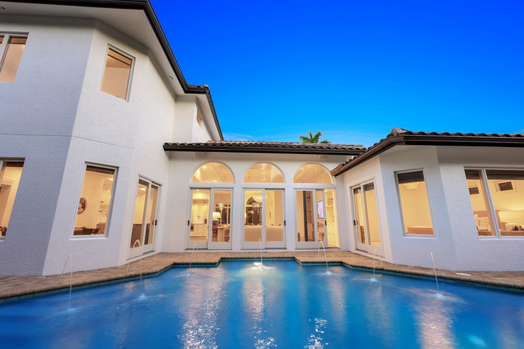 445 Putter Point Dr, Naples, FL 34103